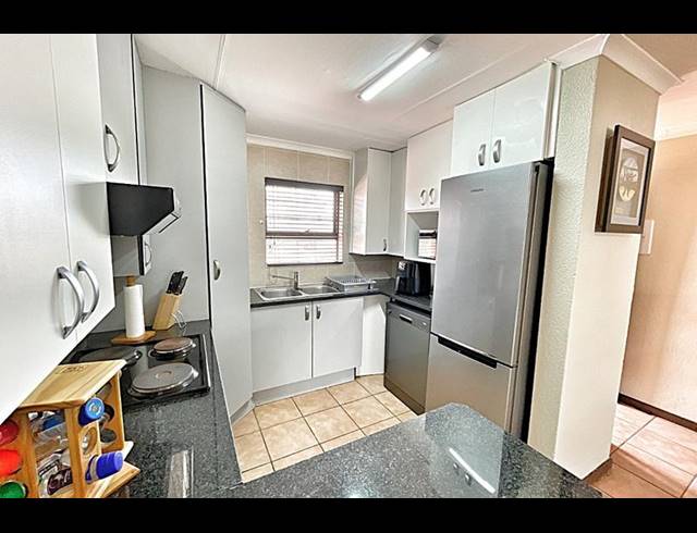 2 BEDROOM APARTMENT FOR SALE IN BEDFORDVIEW